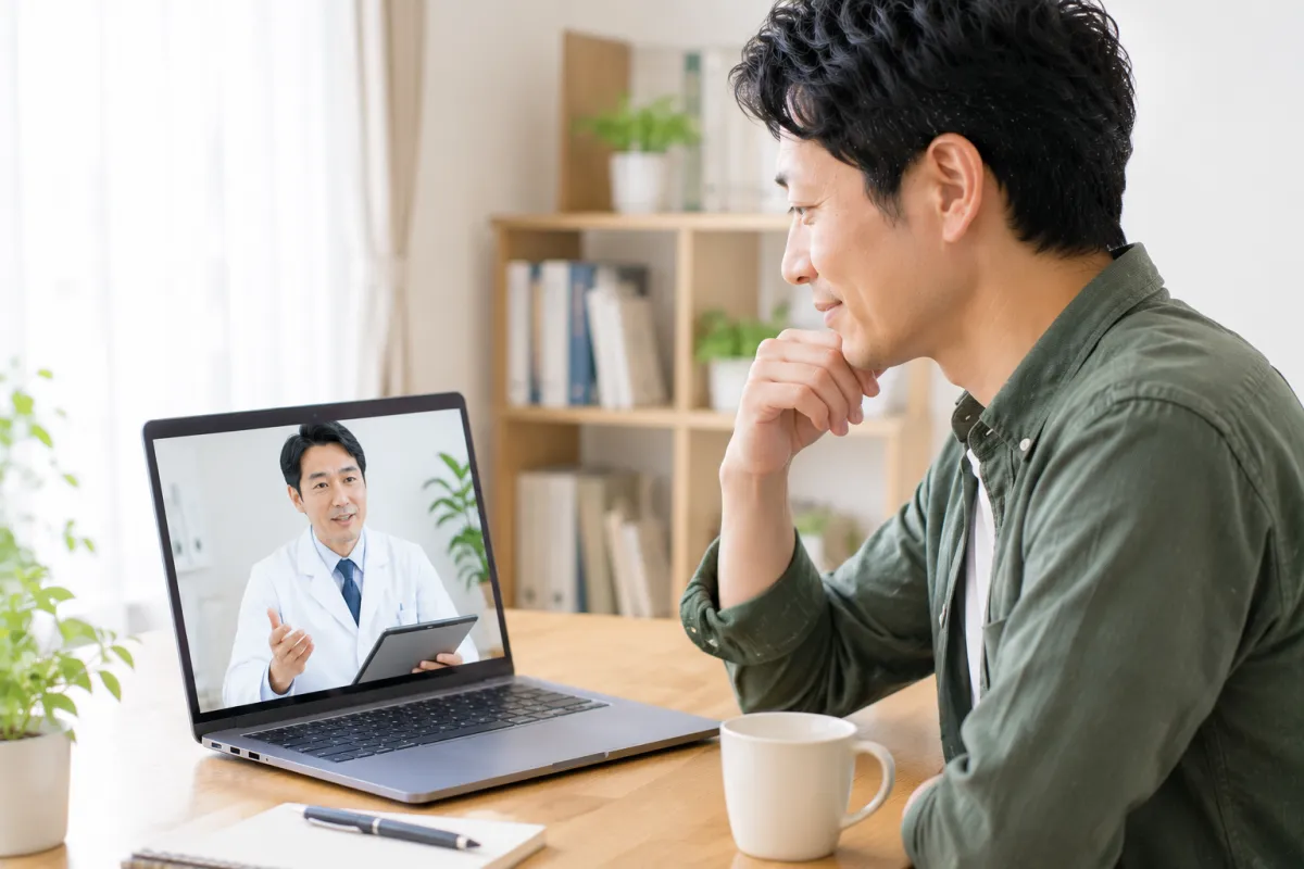 オンライン診療でアバナフィルについて相談する男性